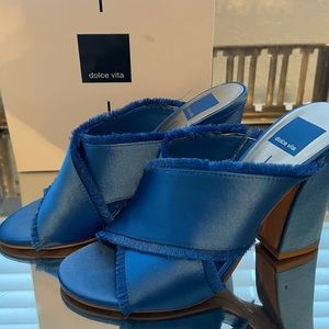 Dolce Vita 7.5 satin Cobalt